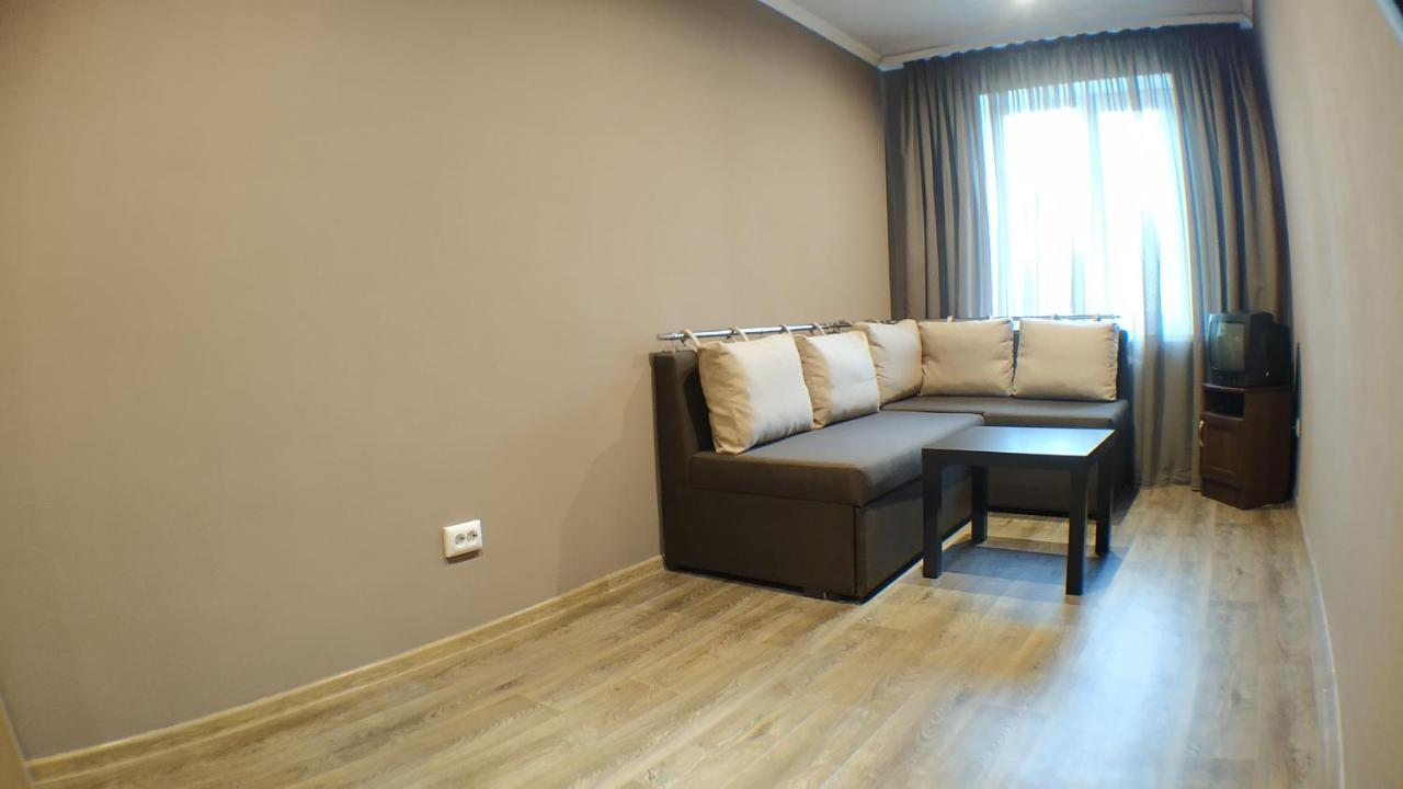 Двухкомнатный Люкс Центр Металлургов 19 Kr Apartments 克里沃罗格 外观 照片
